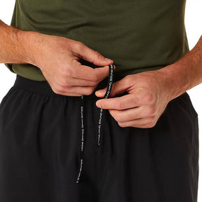 Short Largo Asics para Hombre Road 7in Short Negro