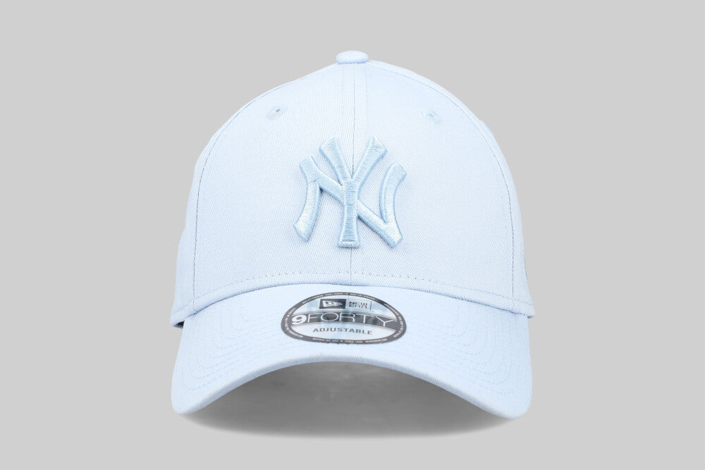 New Era New York Yankees MLB League Essentials 9Forty Strapback Cap