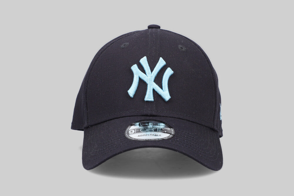 New Era New York Yankees MLB League Essentials 9Forty Strapback Cap