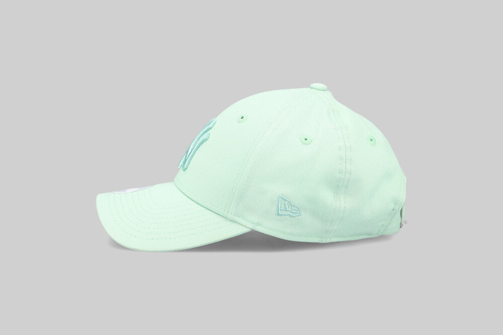 Women's New Era New York Yankees MLB League Essentials 9Forty Strapback Cap