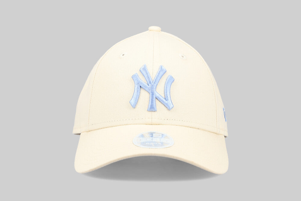 Women's New Era New York Yankees MLB  League Essentials 9Forty Strapback Cap